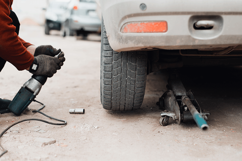 Koszty usług pomocy drogowej – co wpływa na cenę?